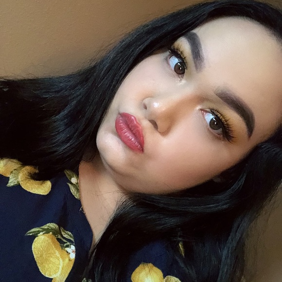 Meet your Posher, Alyssa - Picture 4 of 5